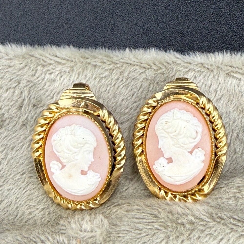 Vintage Cameo Clip On Earrings